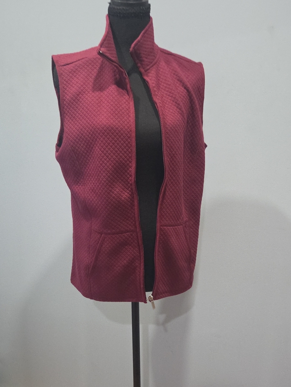 Karen Scott Quilted Maroon Sleeveless Zip Vest